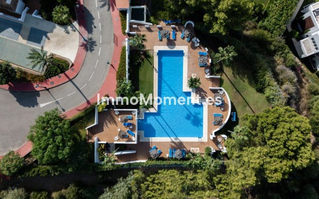 Resale - Apartment - Marbella - Nueva Andalucía
