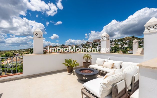 Resale - Apartment - Marbella - Nueva Andalucía