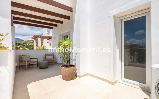 Resale - Apartment - Marbella - Nueva Andalucía
