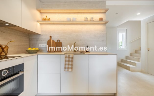 Resale - Apartment - Marbella - Nueva Andalucía