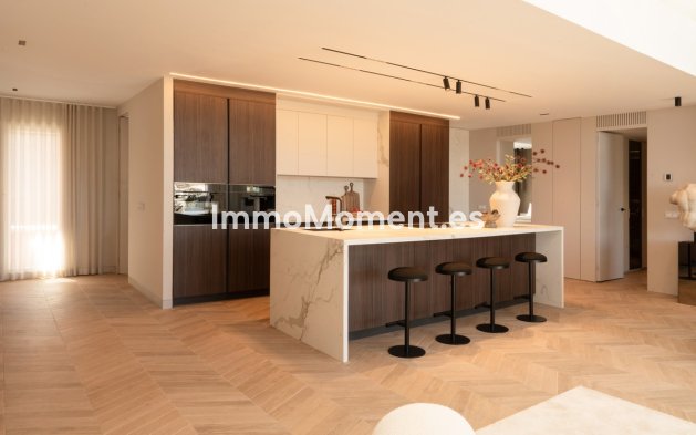 Resale - Apartment - Marbella - Nueva Andalucía