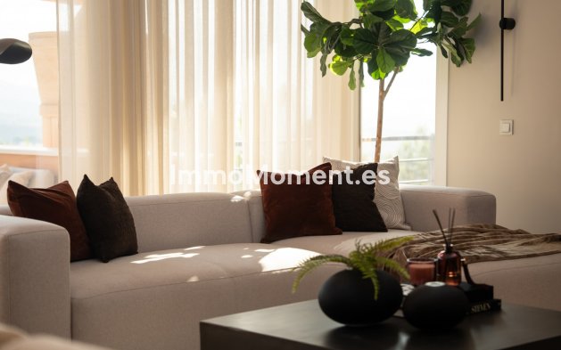 Resale - Apartment - Marbella - Nueva Andalucía