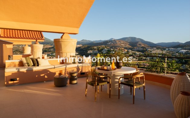 Resale - Apartment - Marbella - Nueva Andalucía