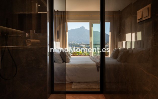 Resale - Apartment - Marbella - Nueva Andalucía