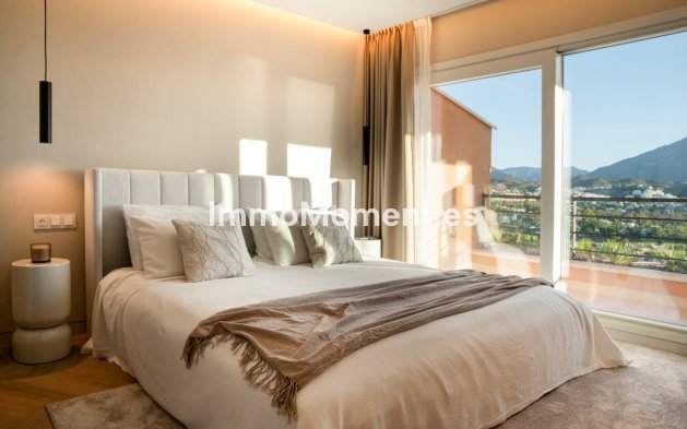 Resale - Apartment - Marbella - Nueva Andalucía