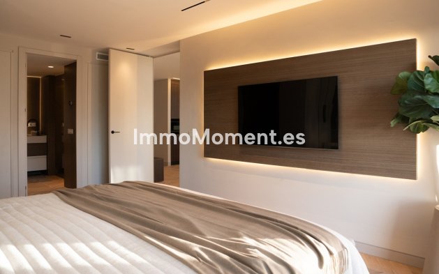 Resale - Apartment - Marbella - Nueva Andalucía