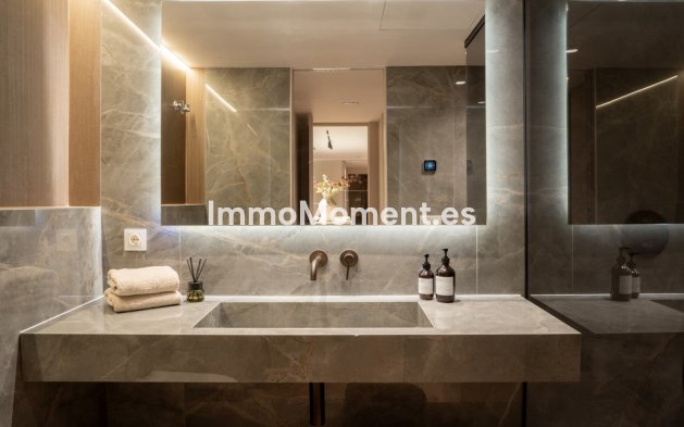 Resale - Apartment - Marbella - Nueva Andalucía