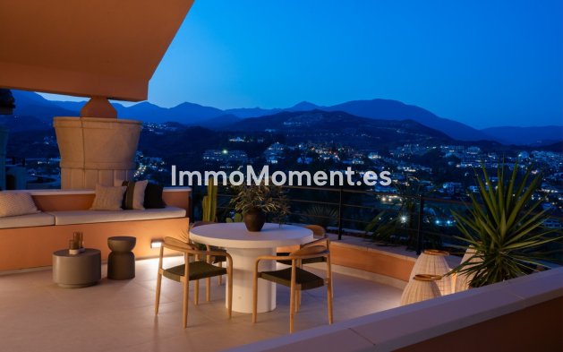 Resale - Apartment - Marbella - Nueva Andalucía