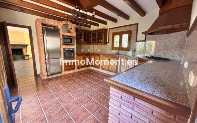 Bestaande woning - Vrijstaande villa - Estepona  - Estepona Centro