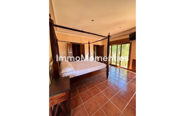 Bestaande woning - Vrijstaande villa - Estepona  - Estepona Centro