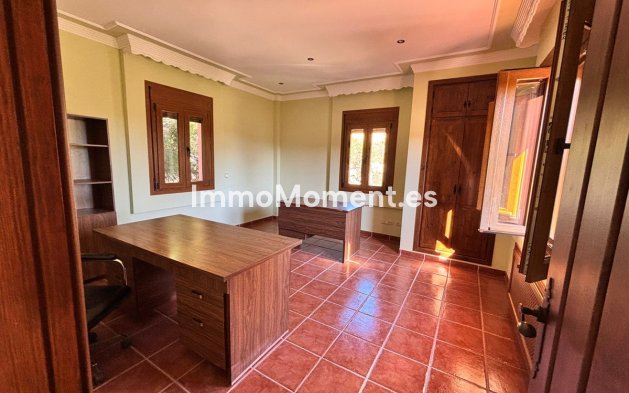 Bestaande woning - Vrijstaande villa - Estepona  - Estepona Centro