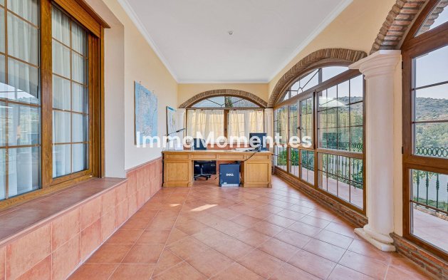 Wiederverkauf - Freistehende Villa -   Inländisch - Churriana