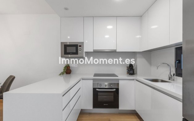 Resale - Apartment - Torrevieja - Torrevieja Centro