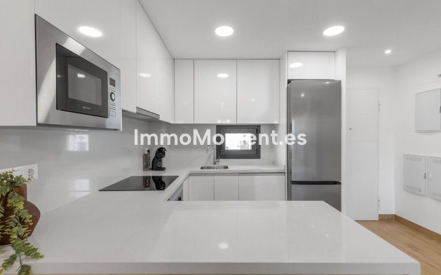 Resale - Apartment - Torrevieja - Torrevieja Centro