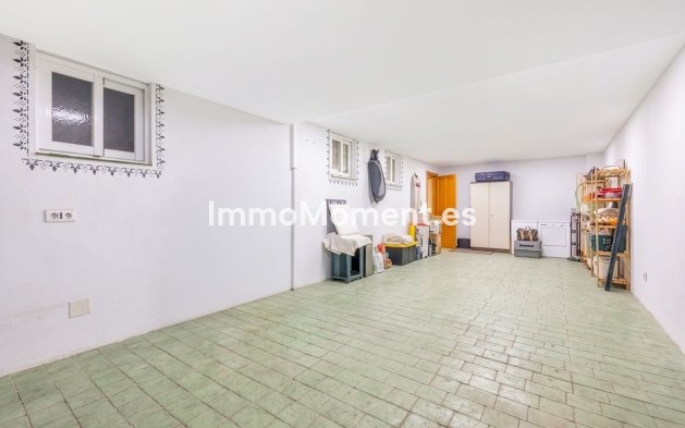 Wiederverkauf - Freistehende Villa -   Inländisch - Coín