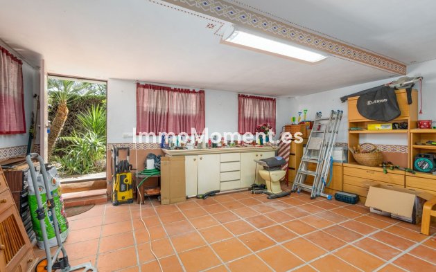 Wiederverkauf - Freistehende Villa -   Inländisch - Coín