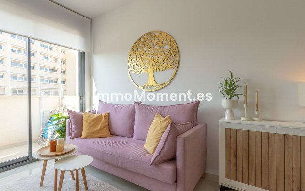 Resale - Apartment - Torrevieja - Torrevieja Centro