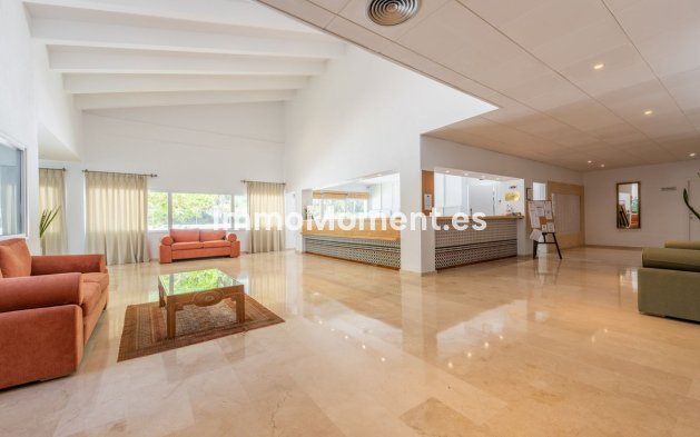 Resale - Apartment - Estepona - Atalaya