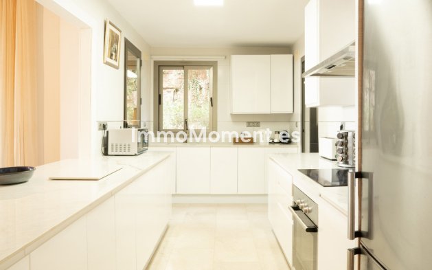 Resale - Apartment - Benahavís - Benahavís Centro