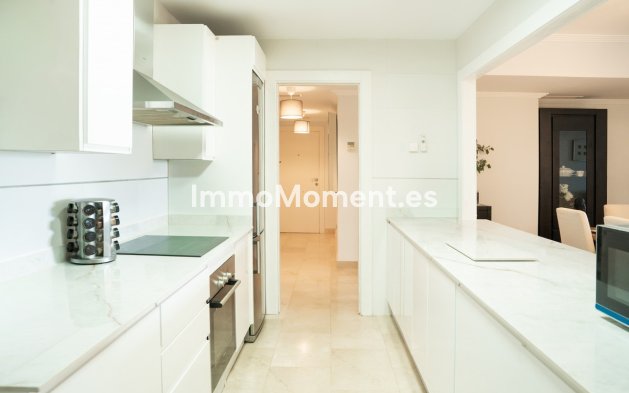 Resale - Apartment - Benahavís - Benahavís Centro