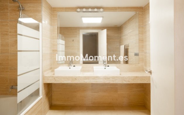 Resale - Apartment - Benahavís - Benahavís Centro