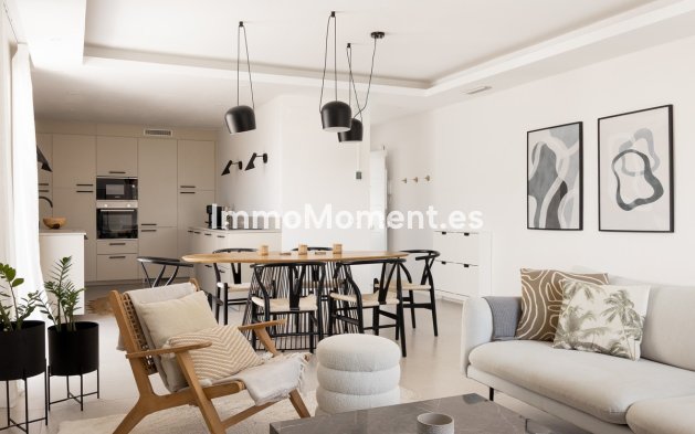 Resale - Apartment - Marbella - Nueva Andalucía