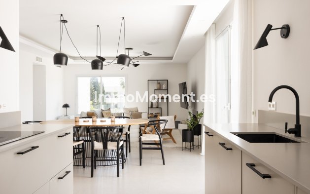 Resale - Apartment - Marbella - Nueva Andalucía