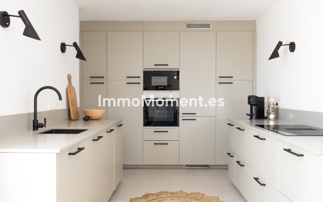Resale - Apartment - Marbella - Nueva Andalucía