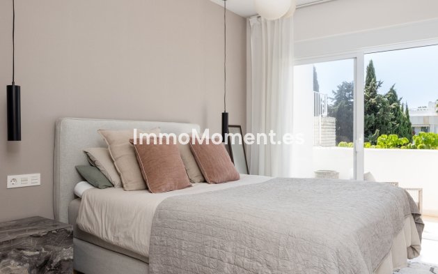 Resale - Apartment - Marbella - Nueva Andalucía