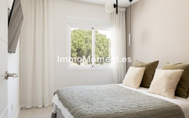 Resale - Apartment - Marbella - Nueva Andalucía