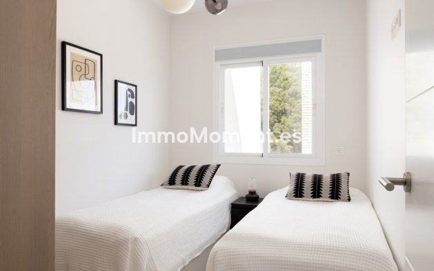 Resale - Apartment - Marbella - Nueva Andalucía