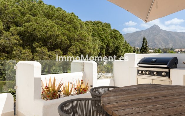 Resale - Apartment - Marbella - Nueva Andalucía