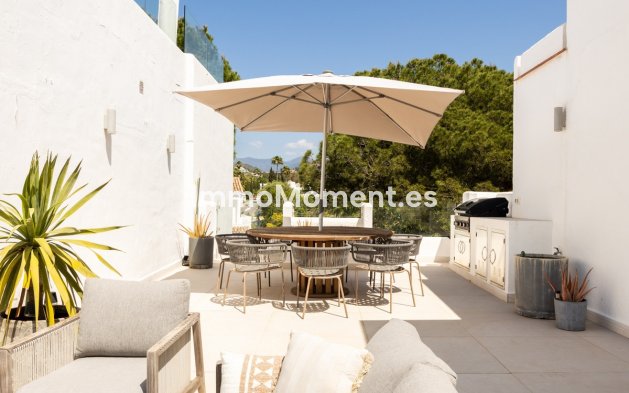 Resale - Apartment - Marbella - Nueva Andalucía