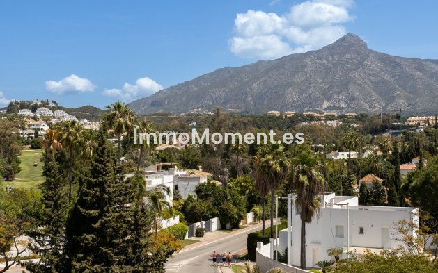 Resale - Apartment - Marbella - Nueva Andalucía