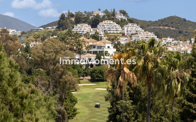 Resale - Apartment - Marbella - Nueva Andalucía