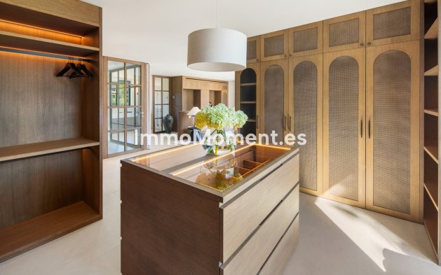 Resale - Detached villa - Marbella - Nueva Andalucía