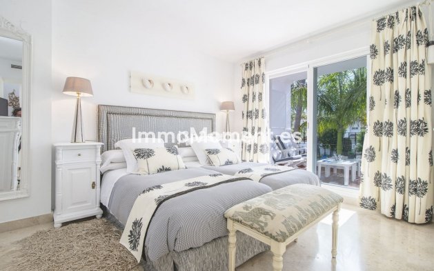 Resale - Detached villa - Marbella - Nueva Andalucía