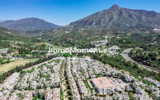 Resale - Detached villa - Marbella - Nueva Andalucía