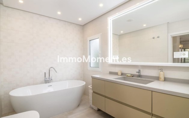 Resale - Apartment - Marbella - Puerto Banús