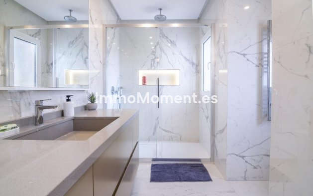 Resale - Apartment - Marbella - Puerto Banús