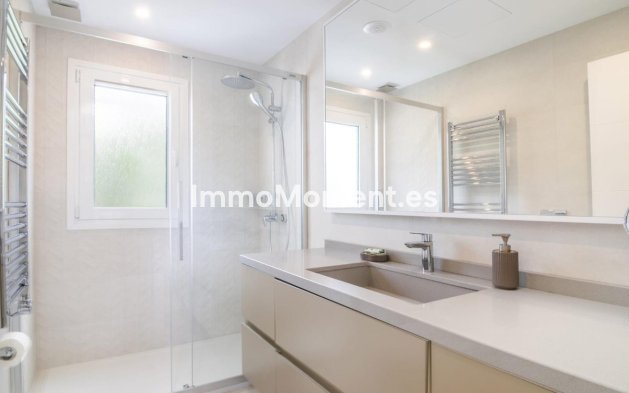 Resale - Apartment - Marbella - Puerto Banús