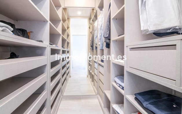 Resale - Apartment - Marbella - Puerto Banús