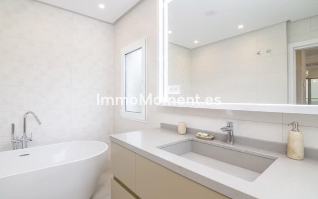 Resale - Apartment - Marbella - Puerto Banús