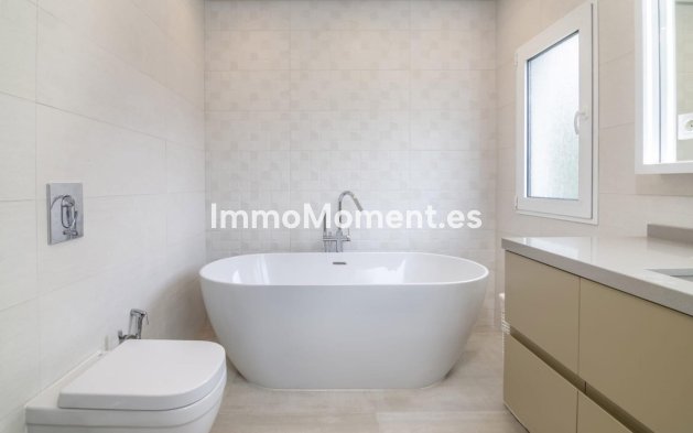 Resale - Apartment - Marbella - Puerto Banús
