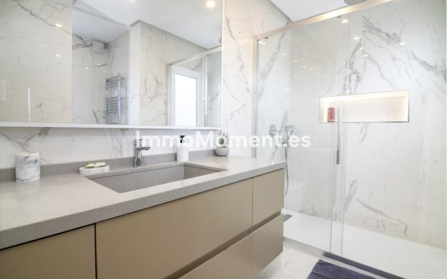 Resale - Apartment - Marbella - Puerto Banús