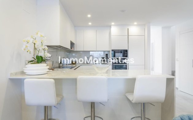 Resale - Apartment - Marbella - Puerto Banús