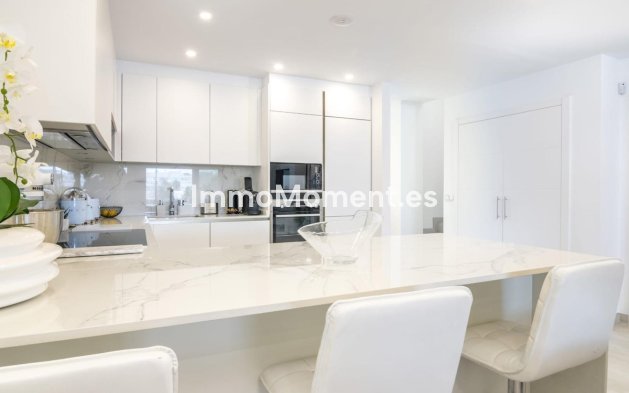 Resale - Apartment - Marbella - Puerto Banús