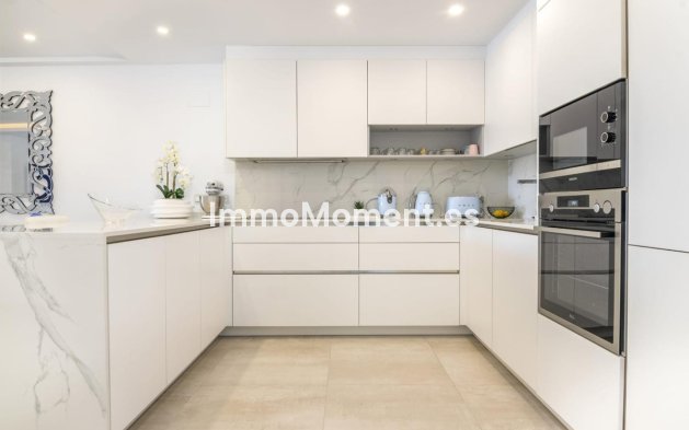 Resale - Apartment - Marbella - Puerto Banús