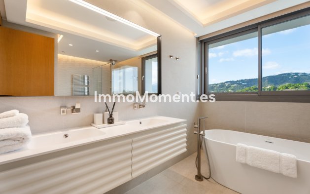Resale - Apartment - Benahavís - Benahavís Centro