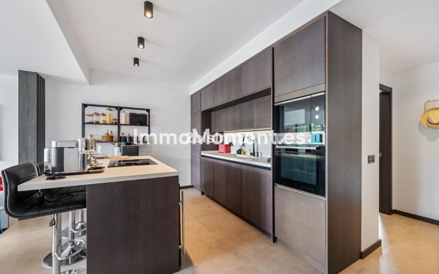 Resale - Apartment - Marbella - Elviria